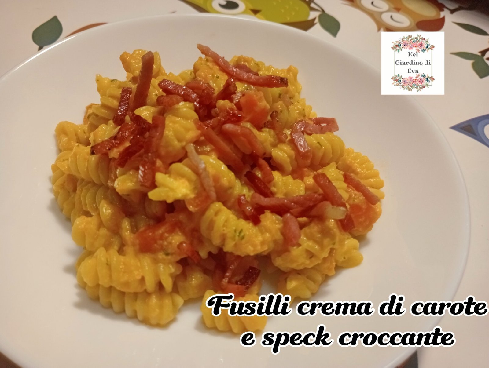 Fusilli con crema di carote e speck croccante