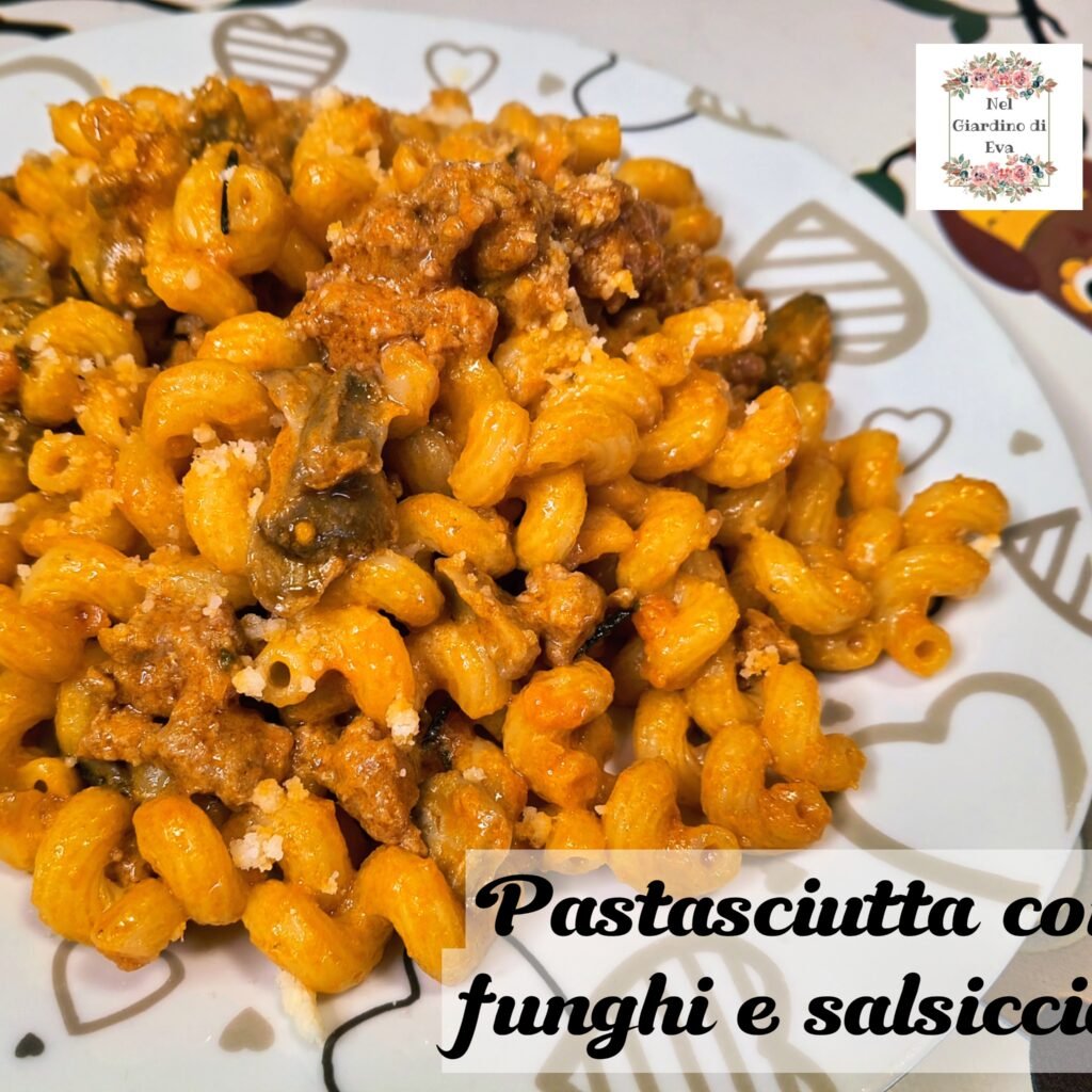 Pastasciutta con funghi e salsiccia