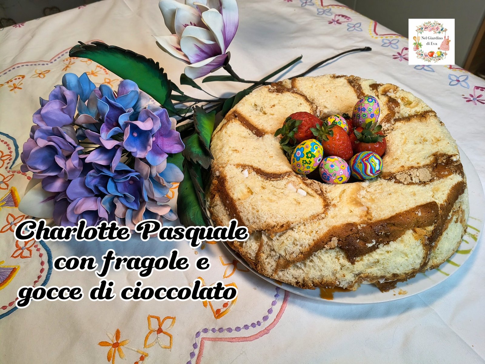 Charlotte Pasquale con fragole e gocce di cioccolato